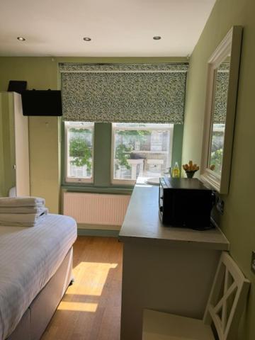 Deluxe Double Room Shower